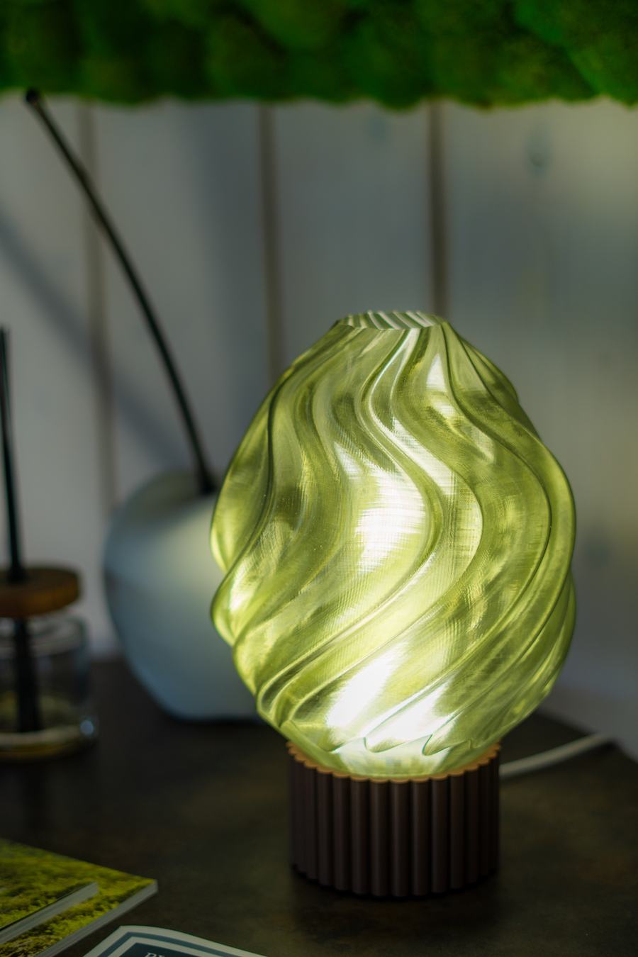 Diffuseur Meringue coloris vert olive, allumé